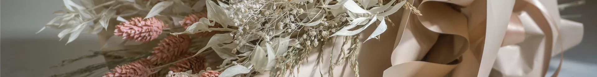 delicate-beautiful-bouquet-of-dried-flowers-0-1474-6000-1285.jpg delicate-beautiful-bouquet-of-dried-flowers-0-1474-6000-1285.jpg